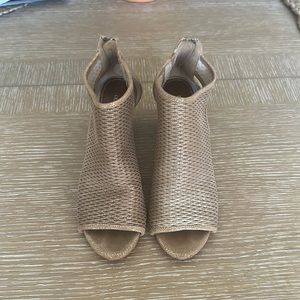 Donald Pliner 7.5 wedge sandals